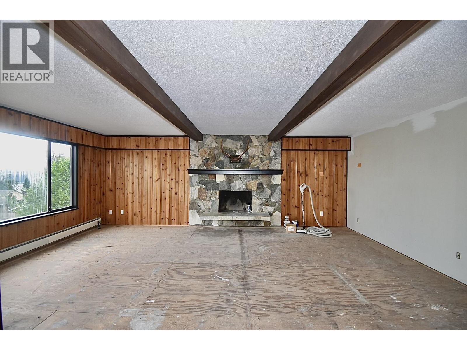 631 WYNGAERT ROAD, Gibsons