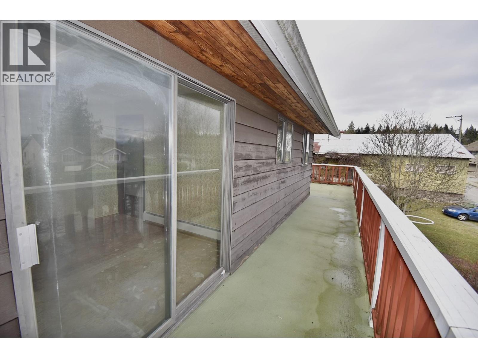 631 WYNGAERT ROAD, Gibsons