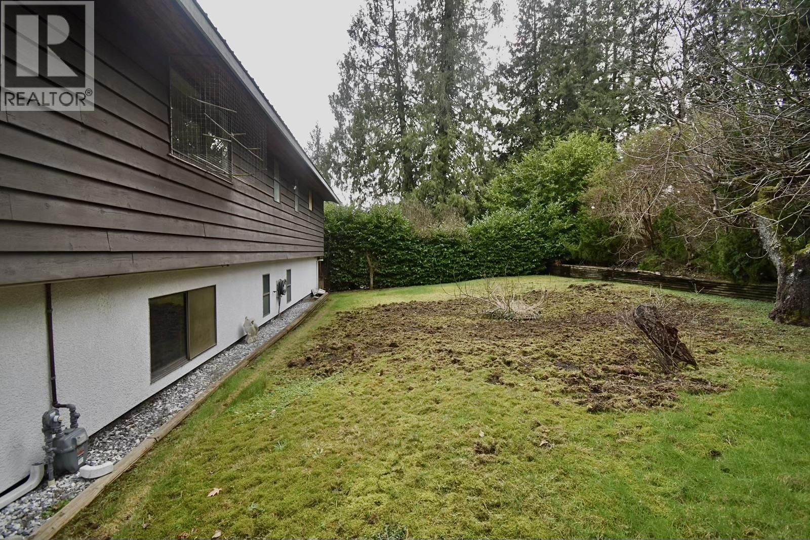 631 WYNGAERT ROAD, Gibsons