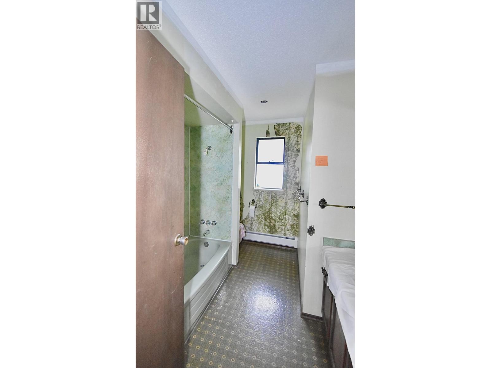 631 WYNGAERT ROAD, Gibsons