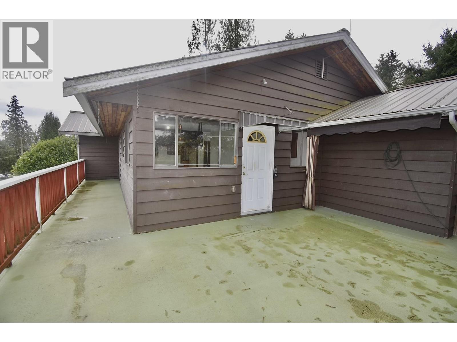 631 WYNGAERT ROAD, Gibsons