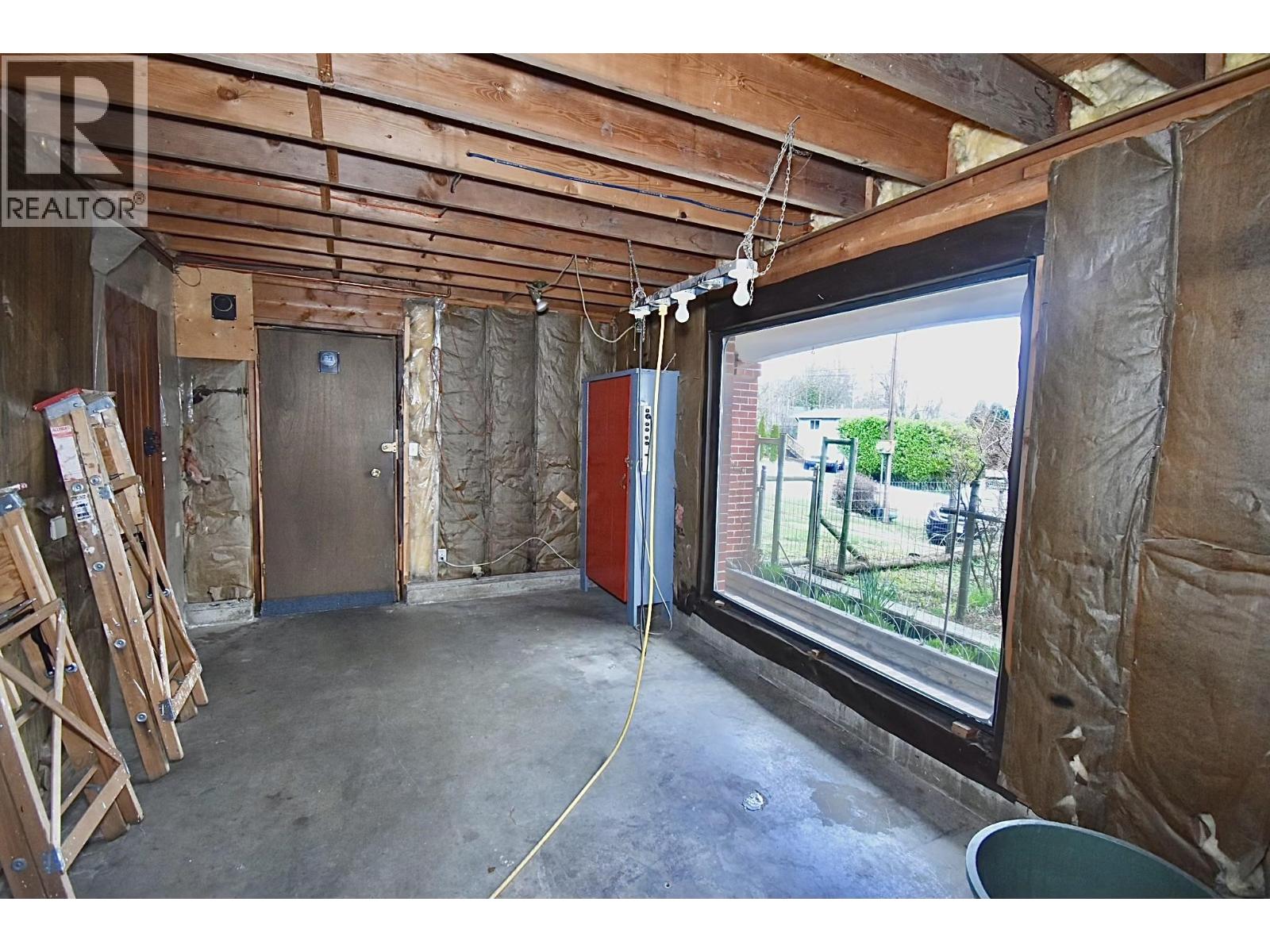 631 WYNGAERT ROAD, Gibsons