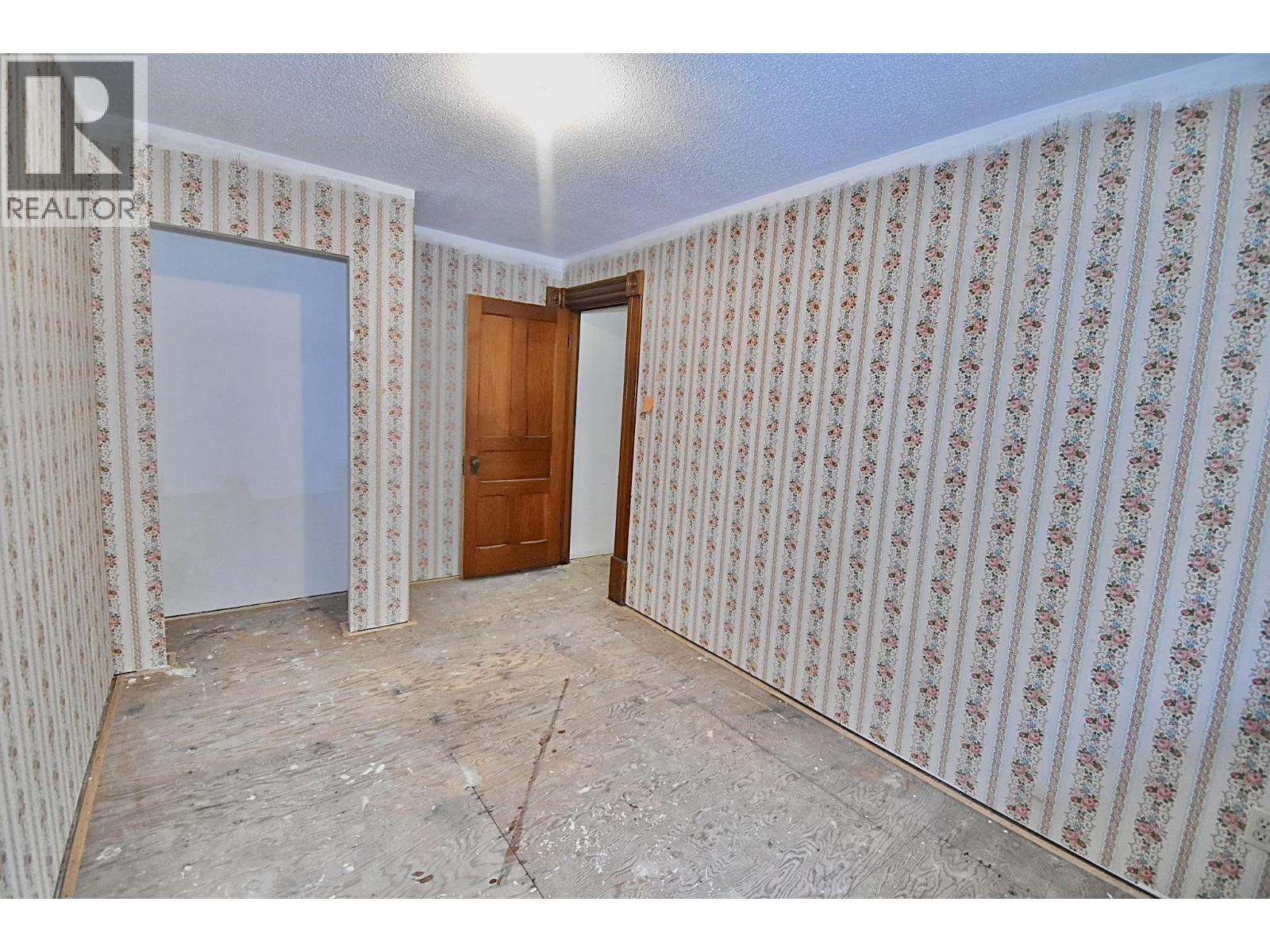 631 WYNGAERT ROAD, Gibsons