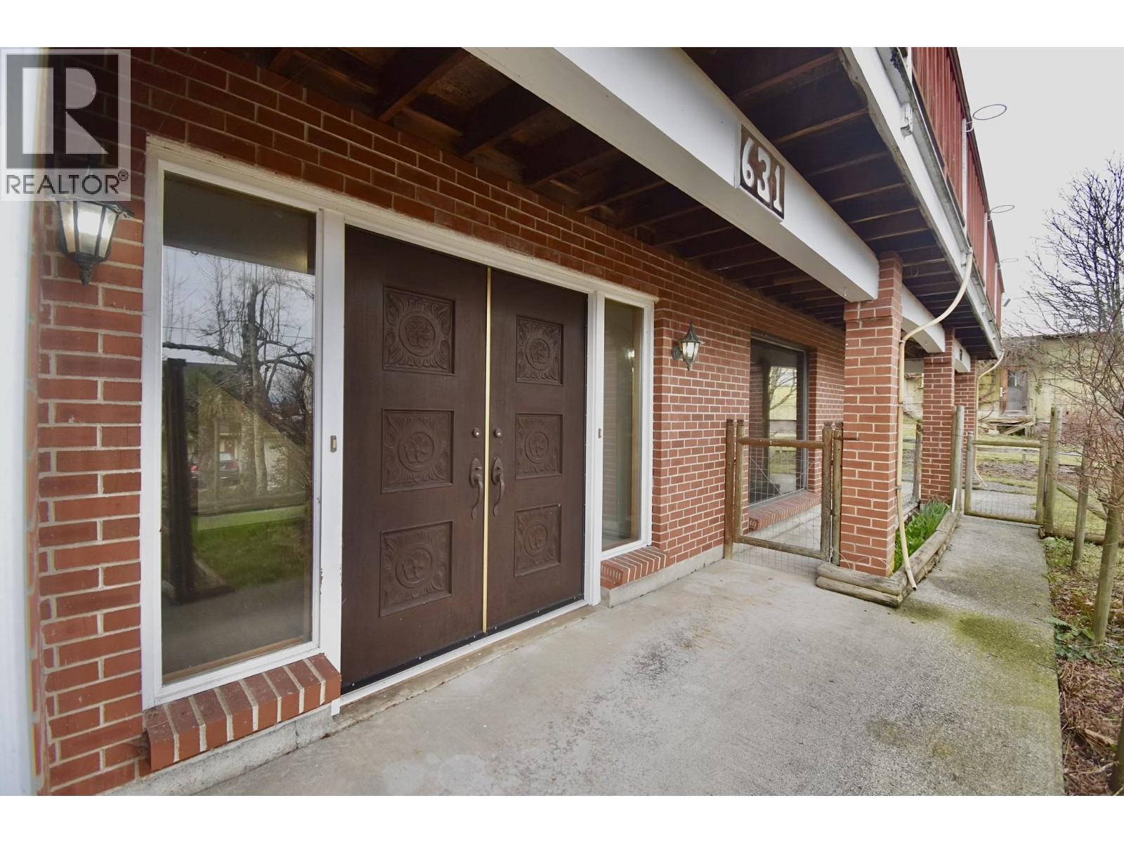 631 WYNGAERT ROAD, Gibsons