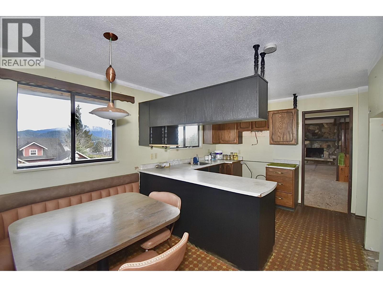 631 WYNGAERT ROAD, Gibsons