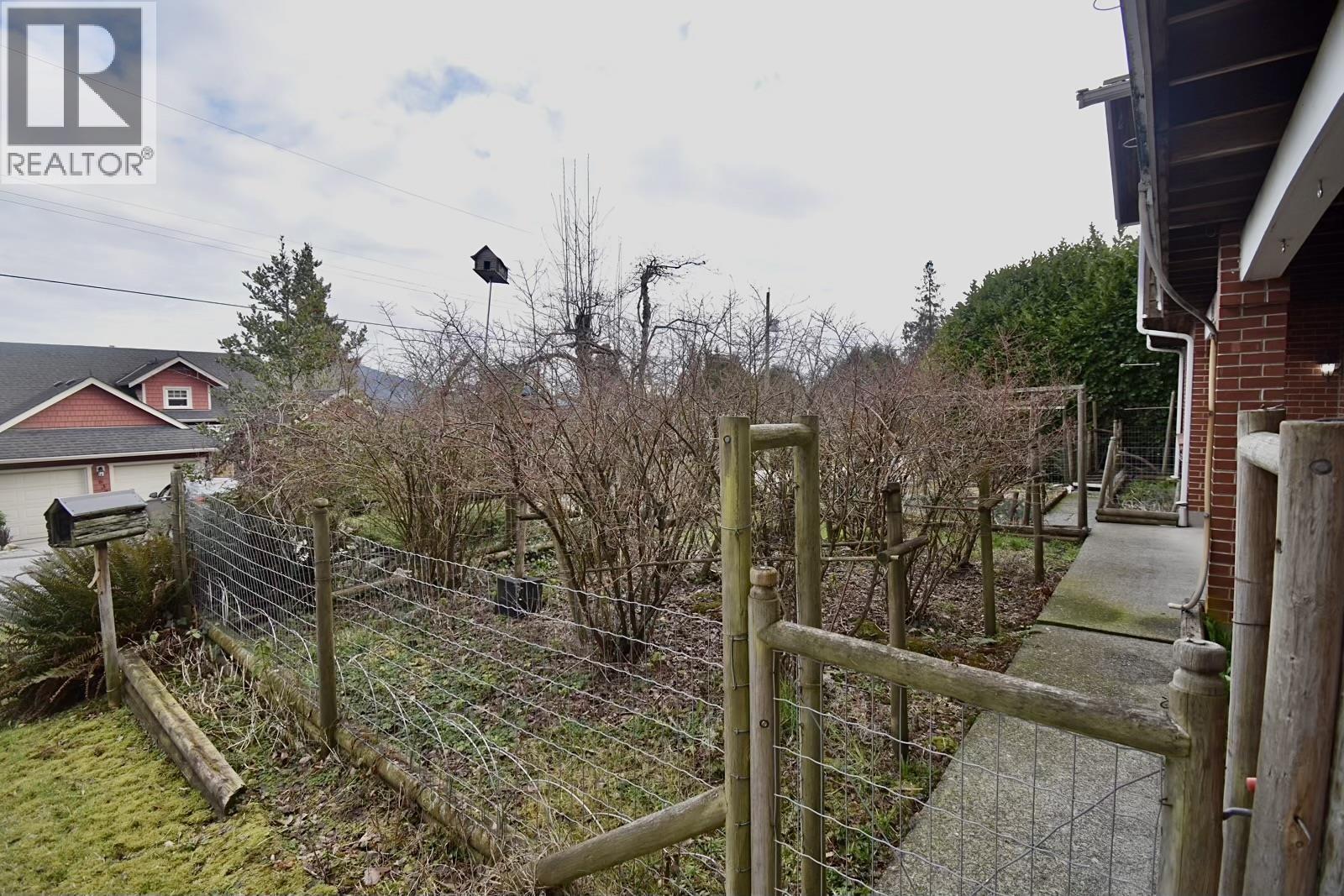 631 WYNGAERT ROAD, Gibsons