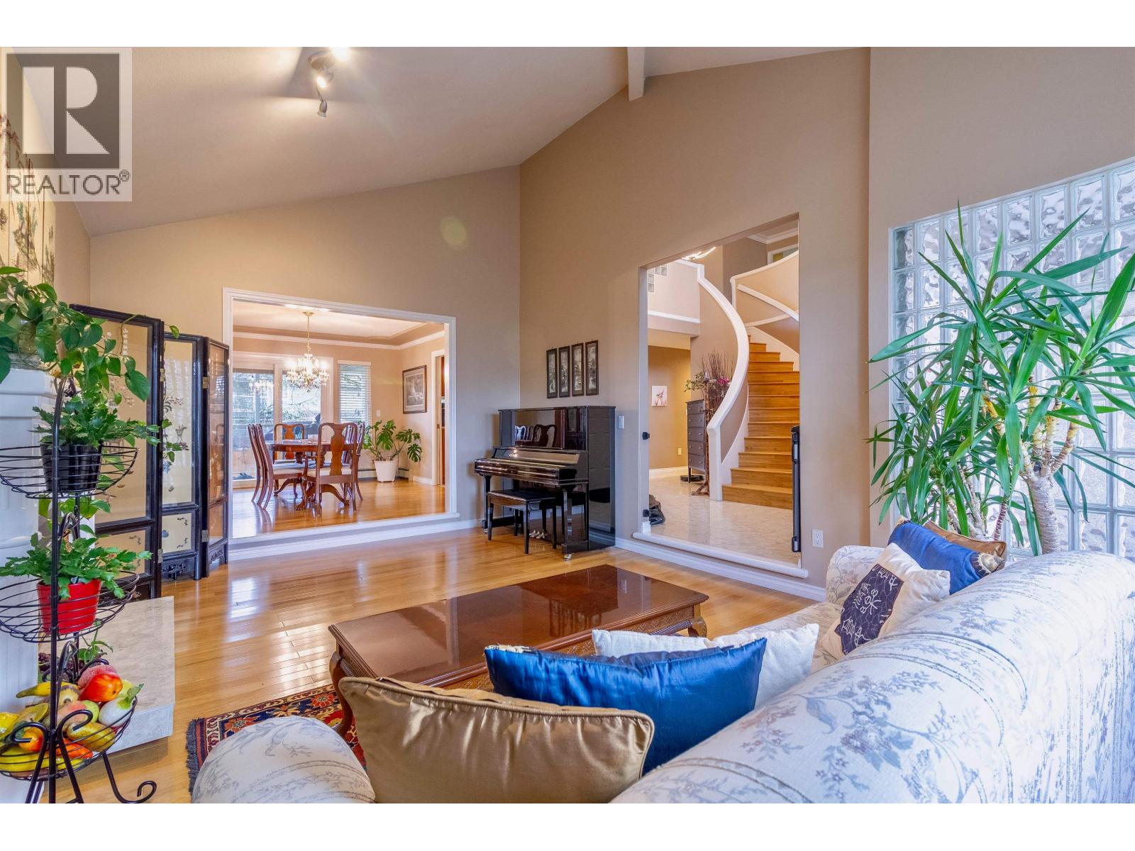 7470 ALMOND PLACE - Photo 3 of 40, Burnaby, British Columbia