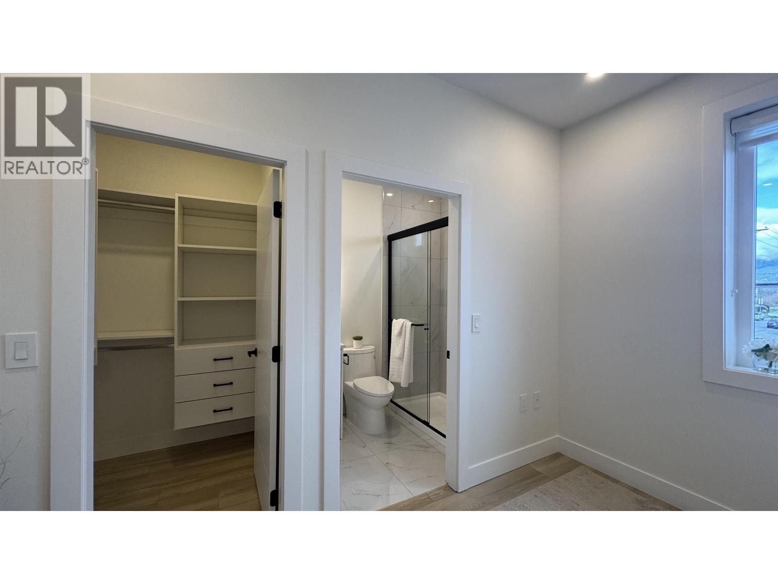 1 2703 E 3RD AVENUE, Vancouver