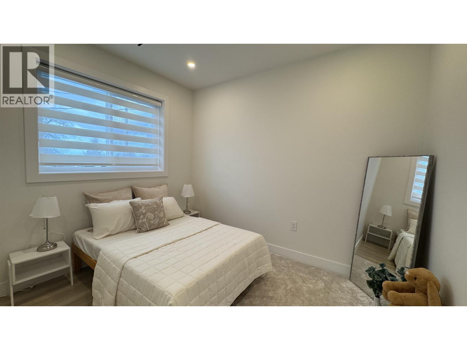 1 2703 E 3RD AVENUE, Vancouver