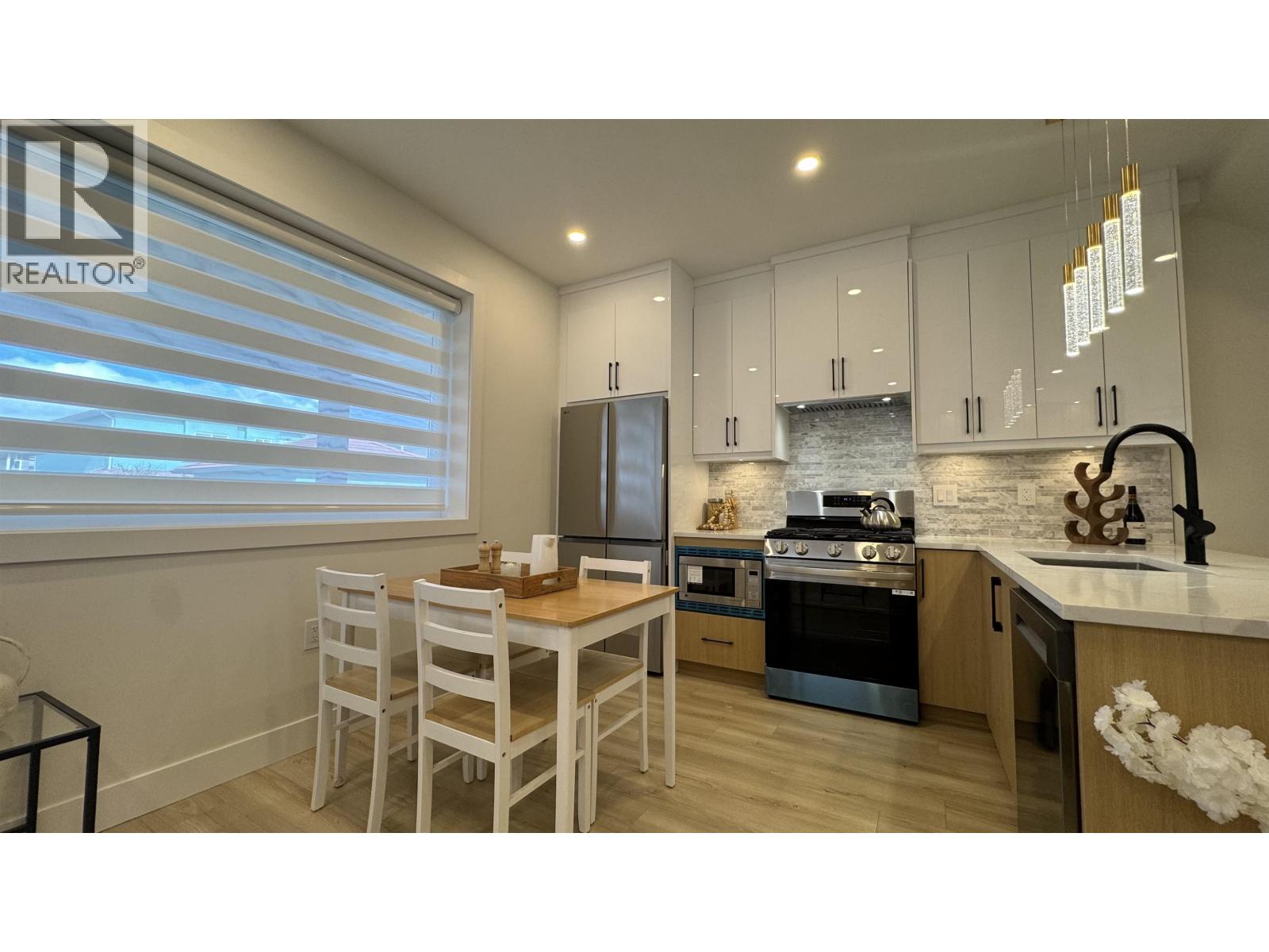 1 2703 E 3RD AVENUE - Photo 4 of 23, Vancouver, British Columbia