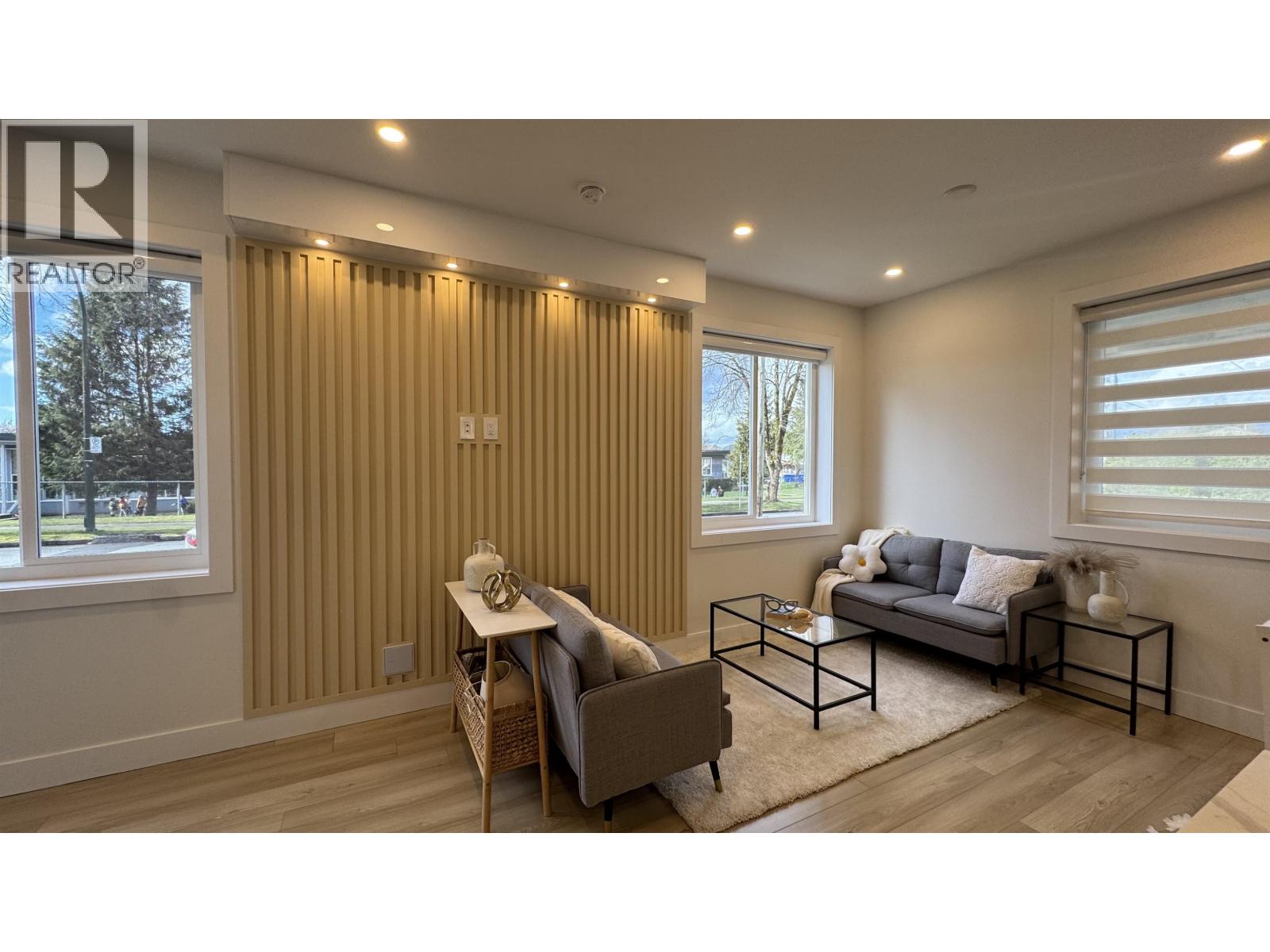 1 2703 E 3RD AVENUE, Vancouver