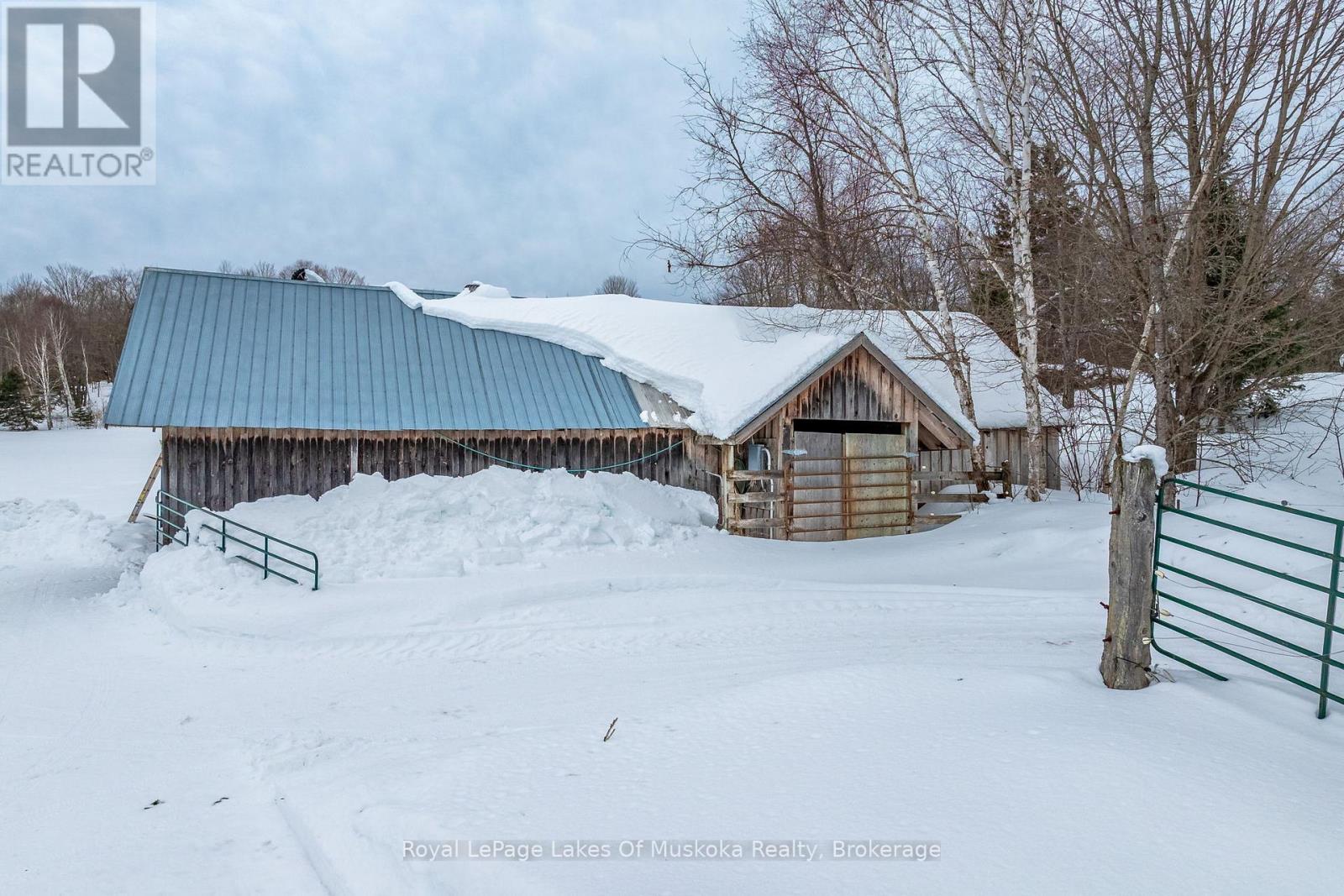 2245 AHMIC LAKE ROAD - 37