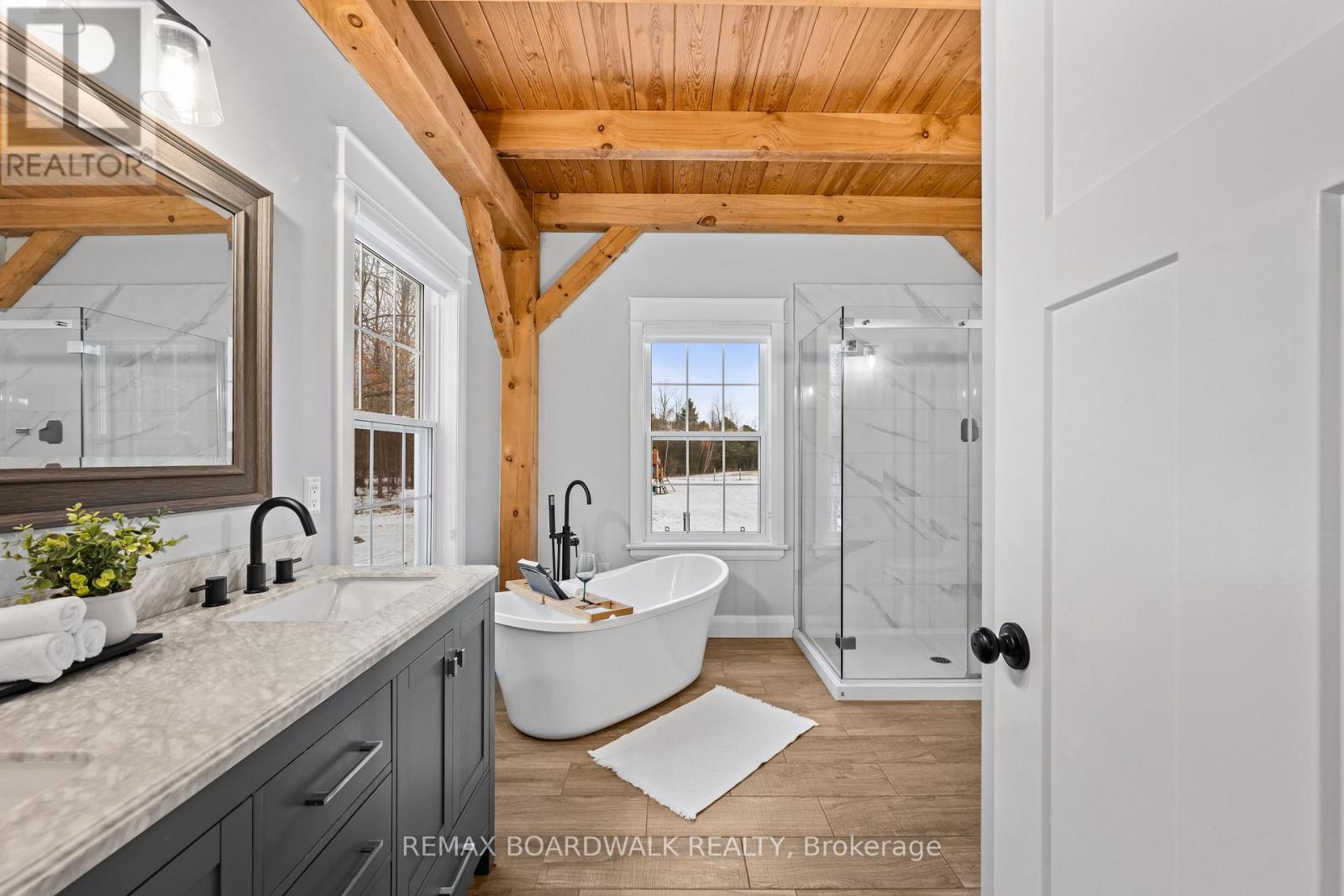 4pc Ensuite with Double Sinks - Main Level
