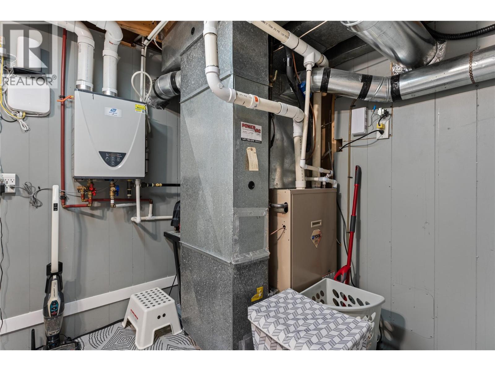 932 McCartney Road, West Kelowna