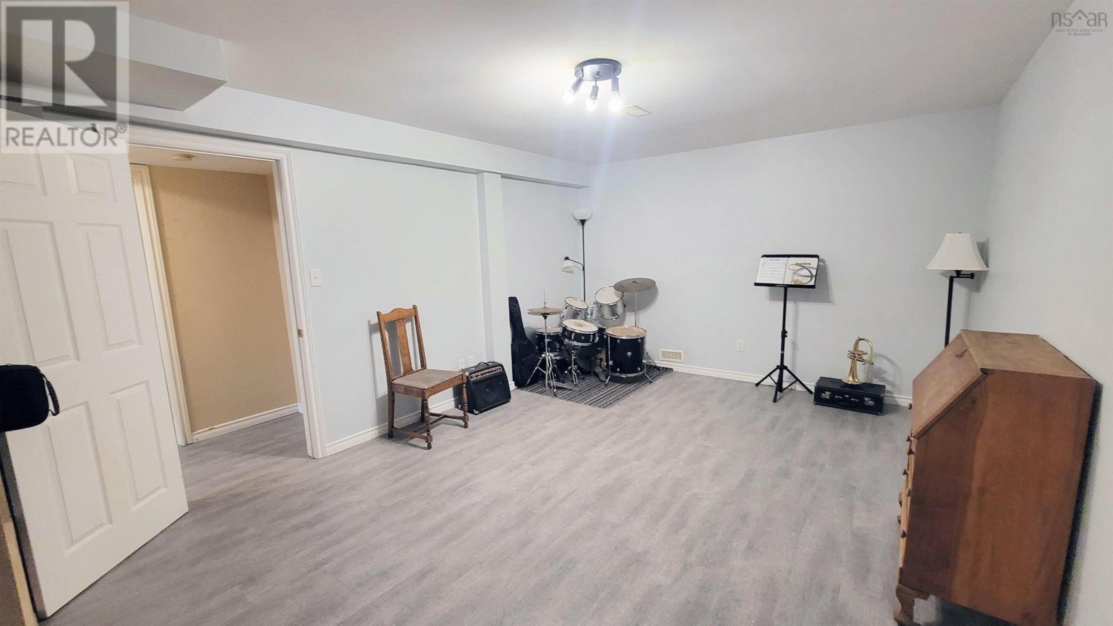 Property 22 of 37 of 6 Kiel Court