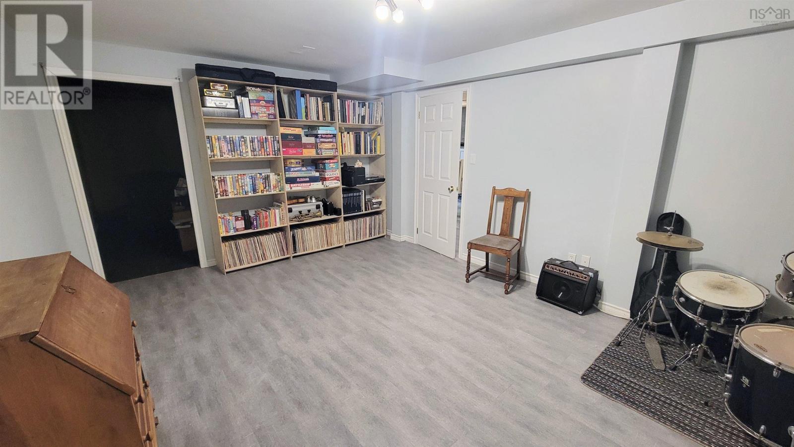 Property 23 of 37 of 6 Kiel Court