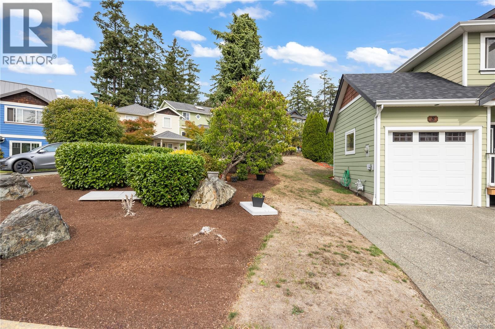  8 Newstead Crescent, View Royal