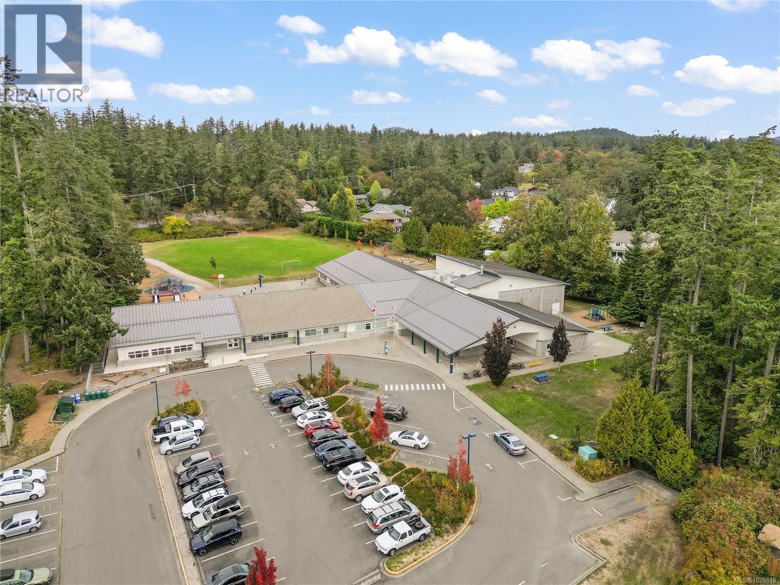  8 Newstead Crescent, View Royal