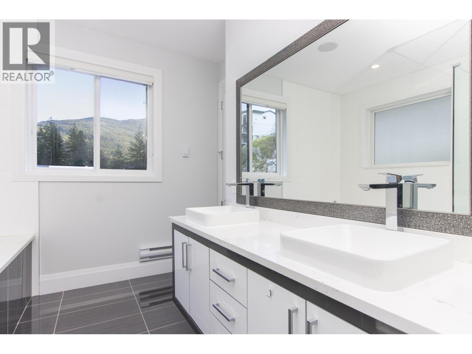 2237 WINDSAIL PLACE, Squamish