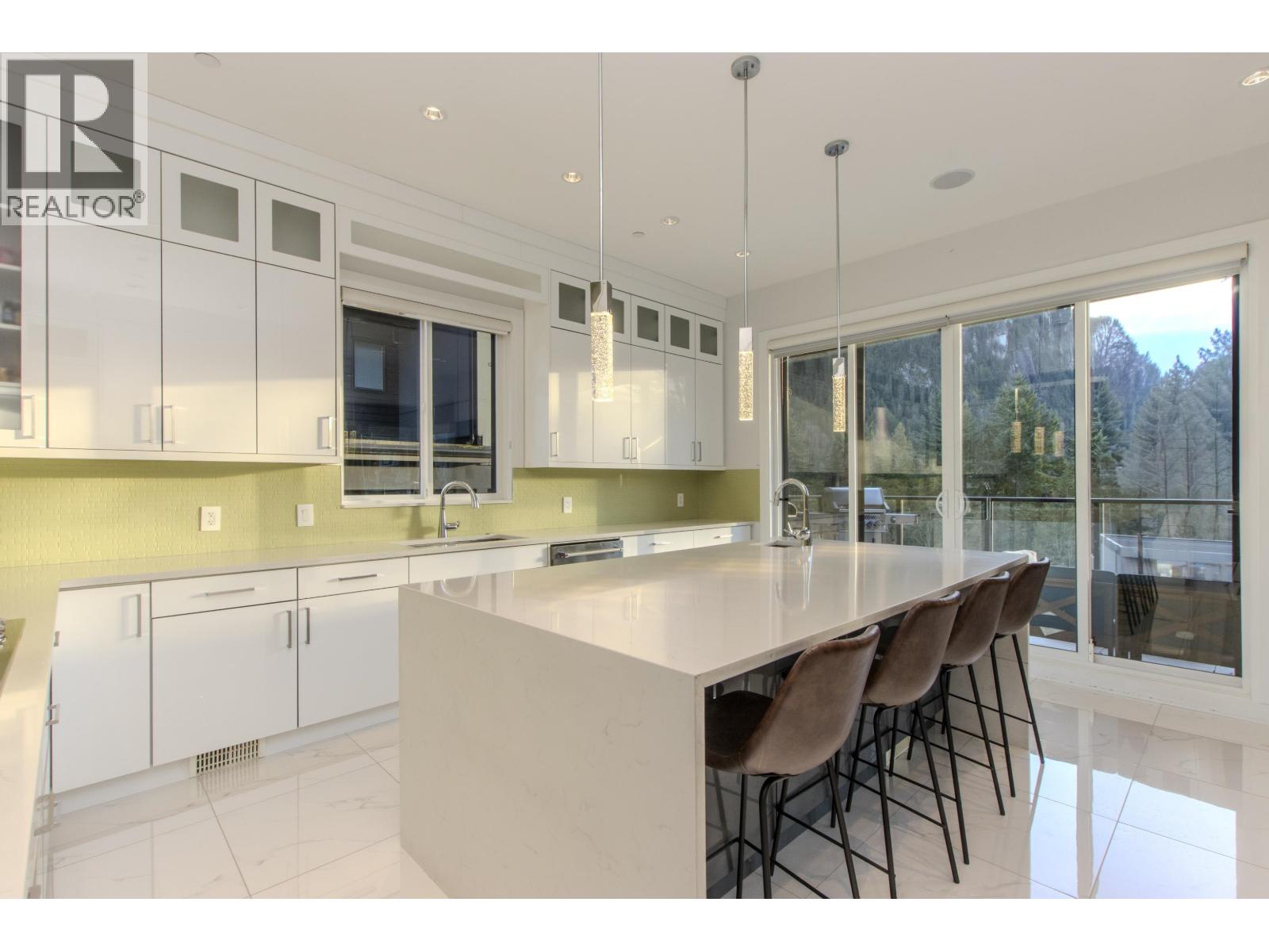 2237 WINDSAIL PLACE, Squamish