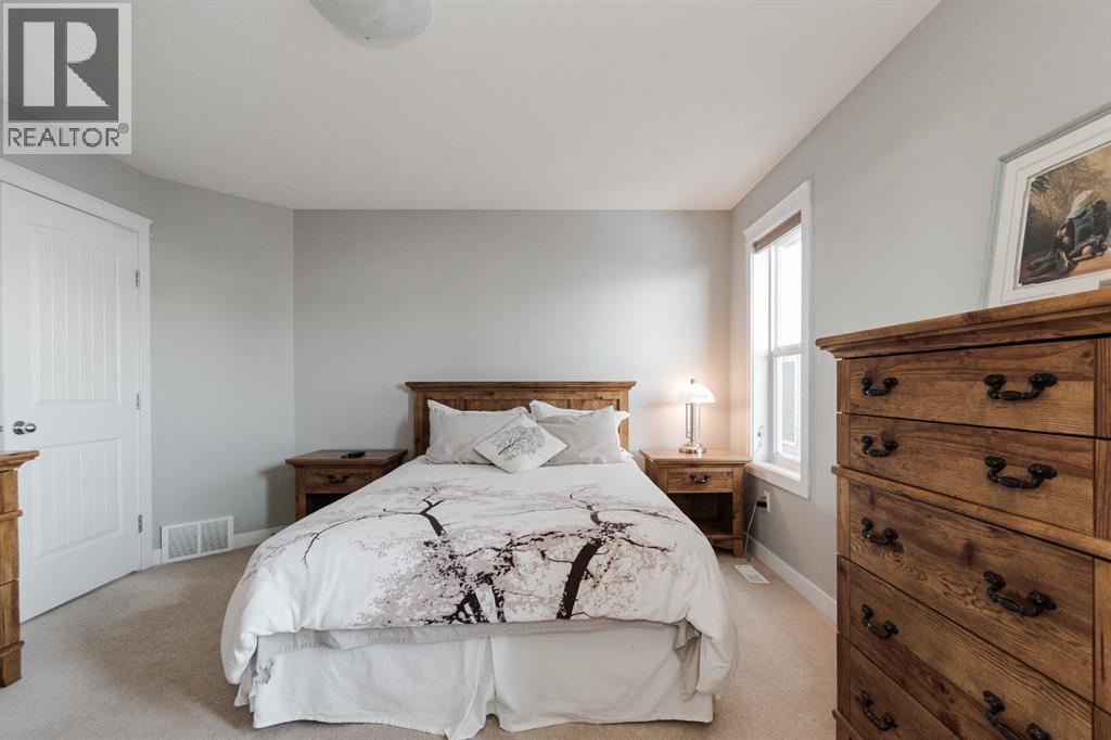 100 Honeysuckle Way, Fort McMurray