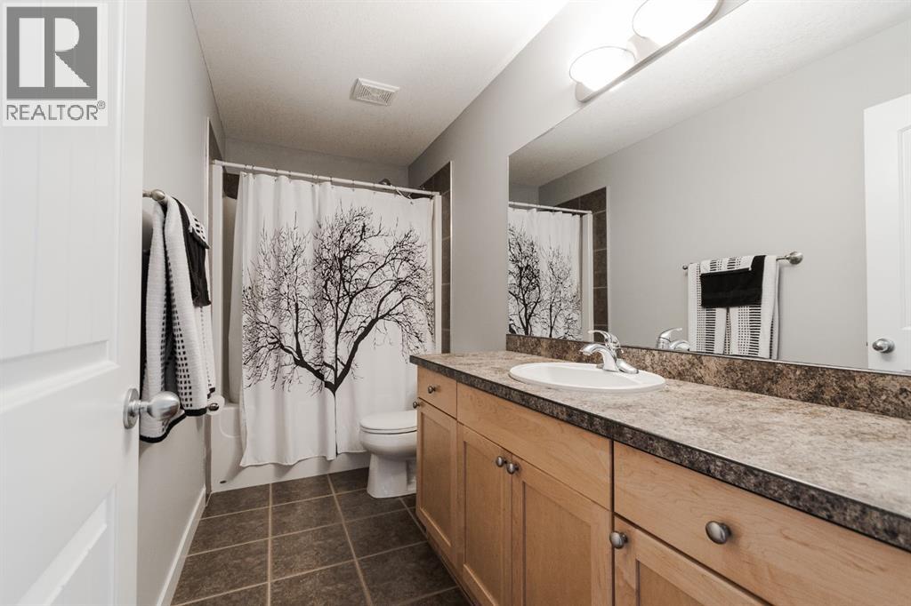 100 Honeysuckle Way, Fort McMurray