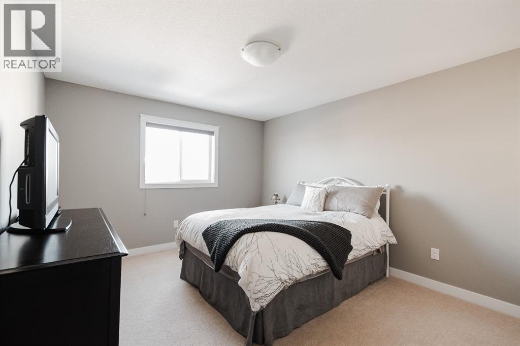 100 Honeysuckle Way, Fort McMurray