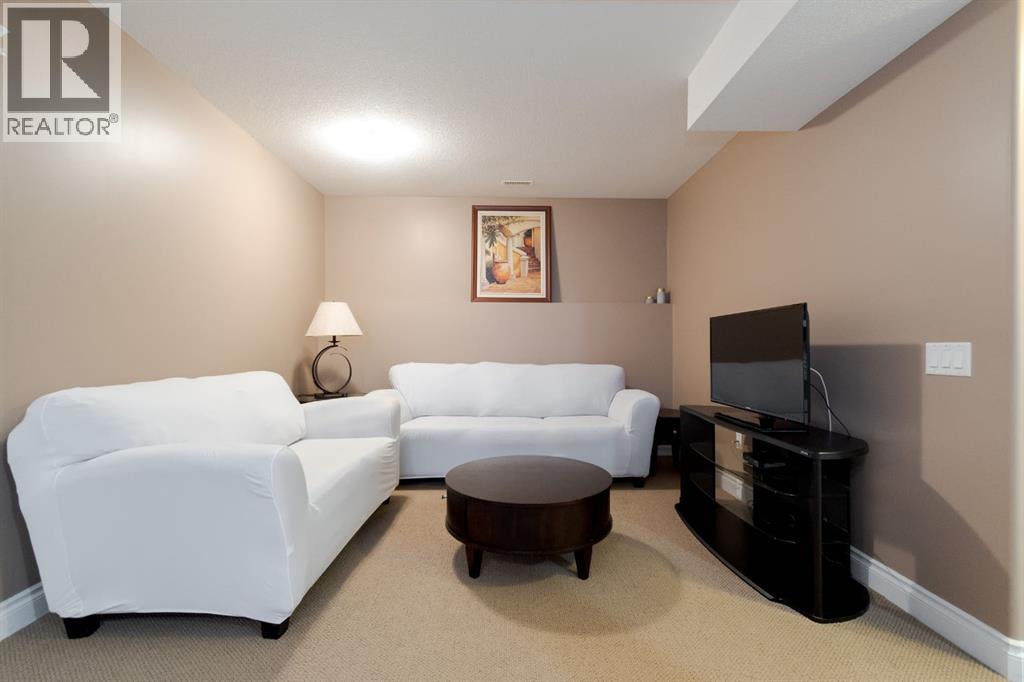 100 Honeysuckle Way, Fort McMurray