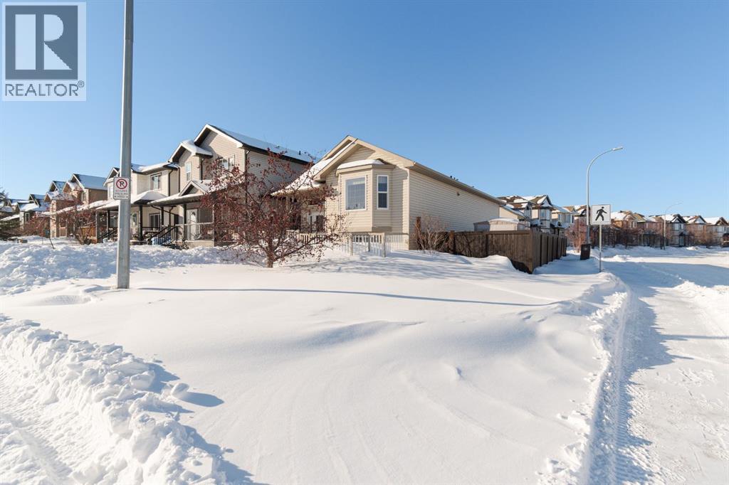 100 Honeysuckle Way, Fort McMurray