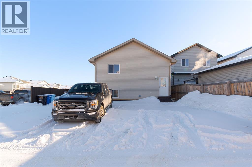 100 Honeysuckle Way, Fort McMurray