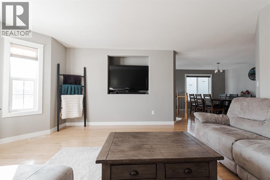 100 Honeysuckle Way, Fort McMurray