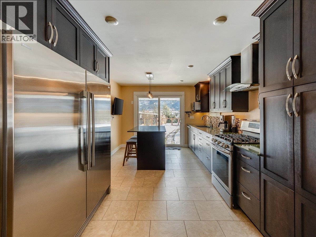 2329 5TH Avenue, Castlegar