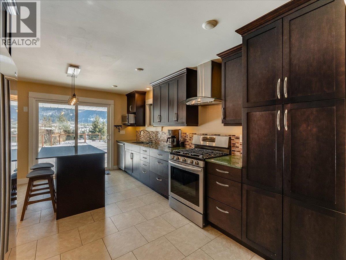 2329 5TH Avenue, Castlegar