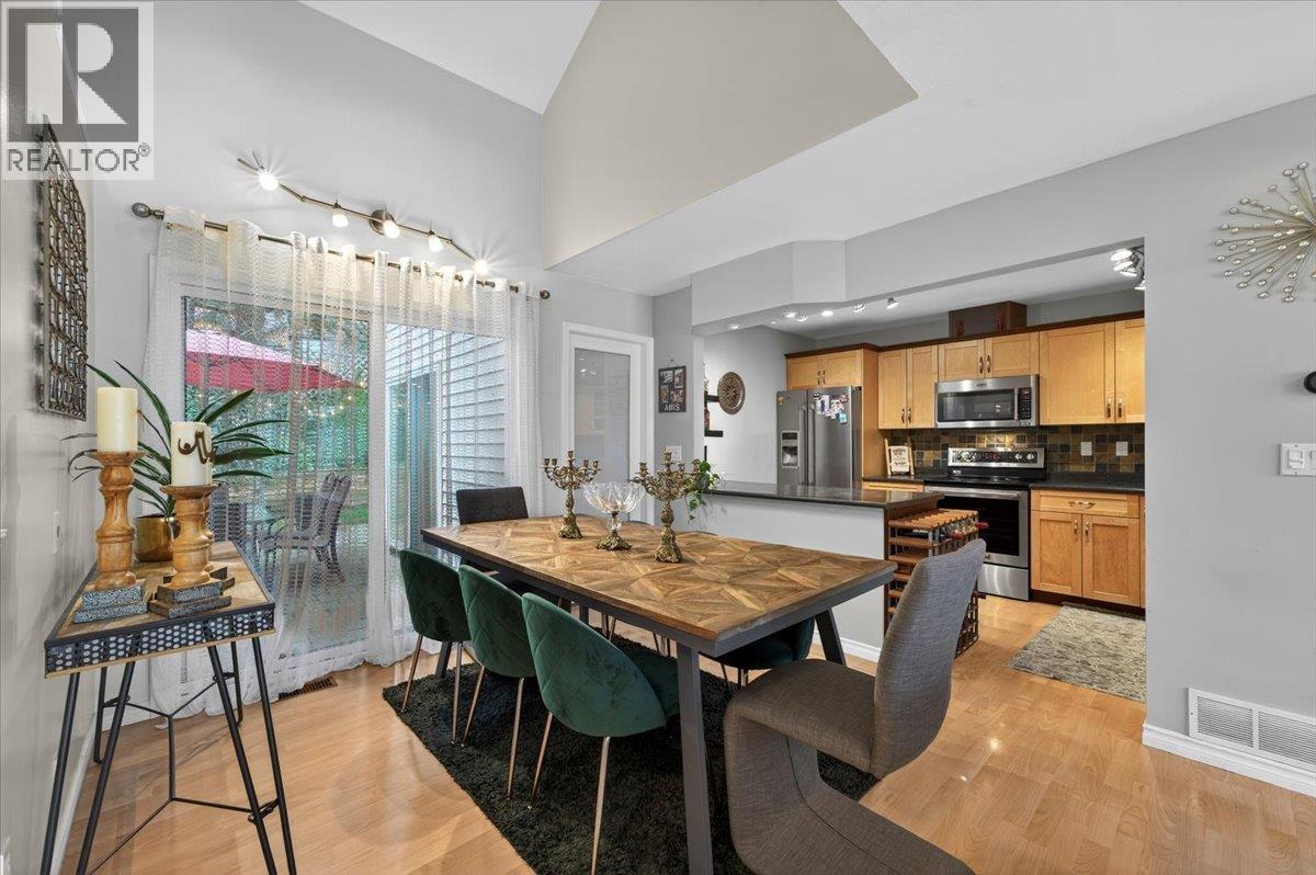 203 1220 FALCON DRIVE - Main photo, Coquitlam, British Columbia