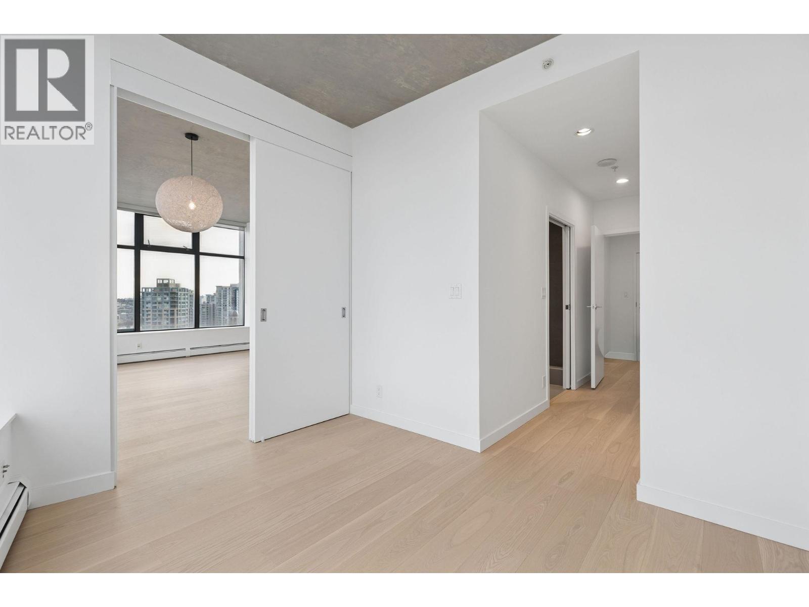 2904 108 W CORDOVA STREET