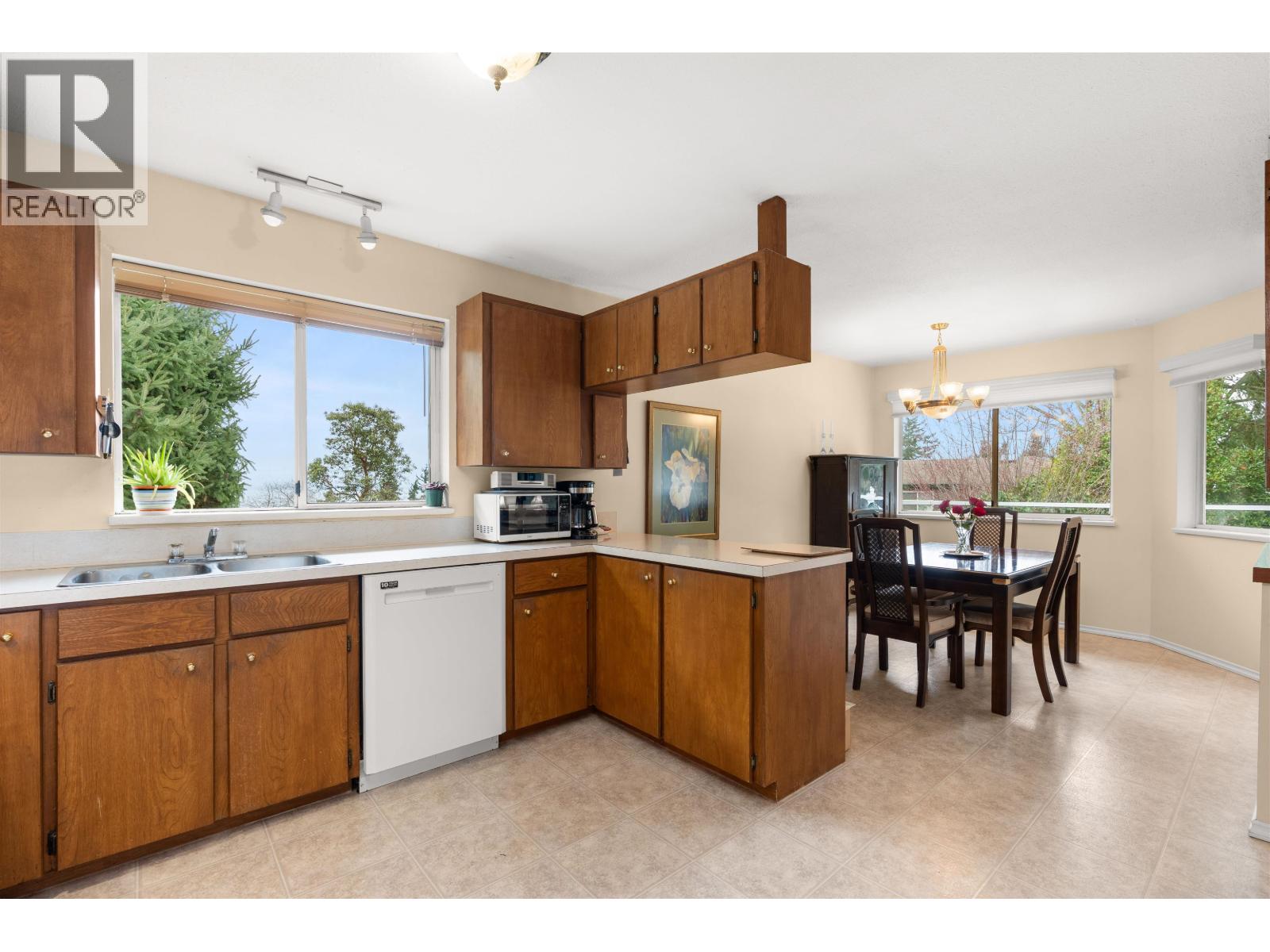 4967 LAUREL AVENUE, Sechelt