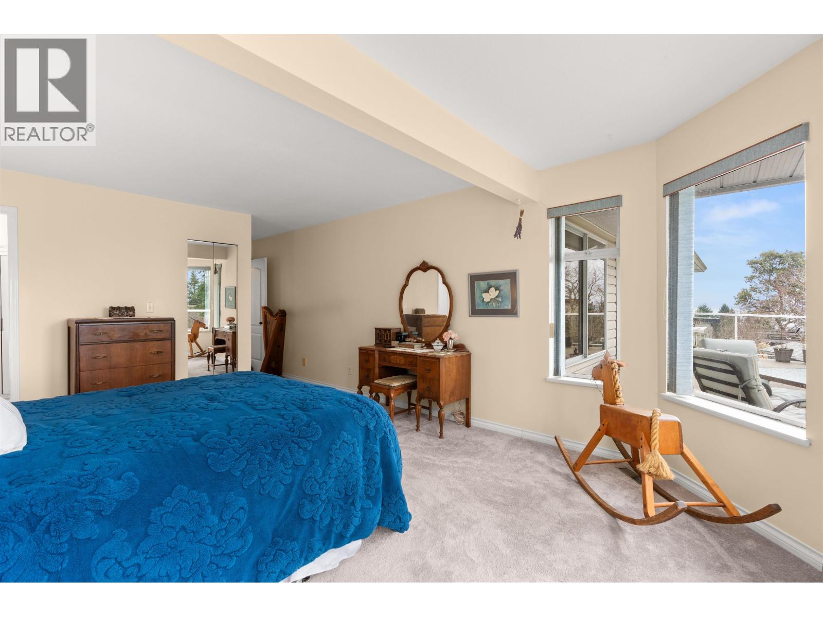 4967 LAUREL AVENUE, Sechelt