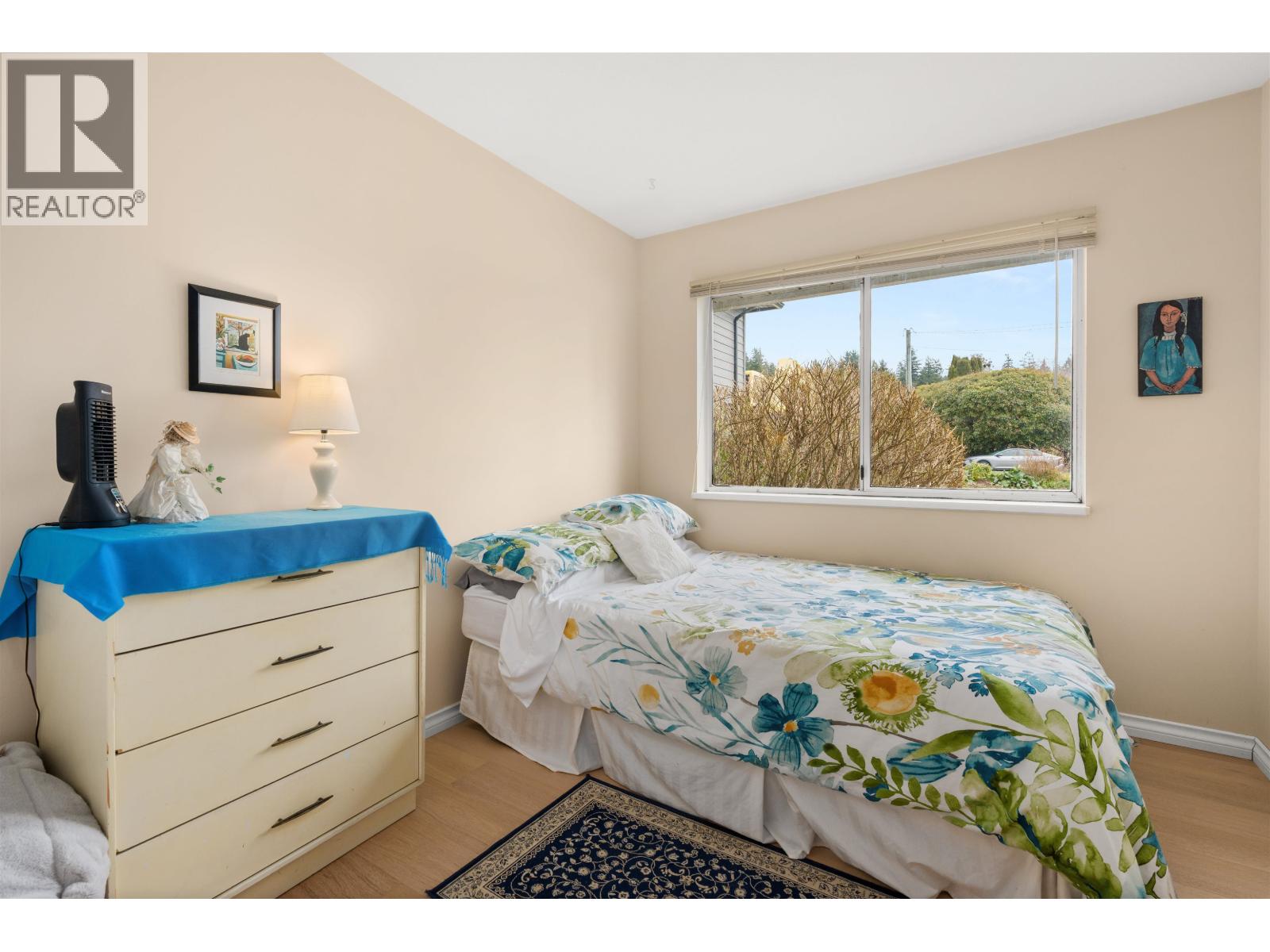 4967 LAUREL AVENUE, Sechelt