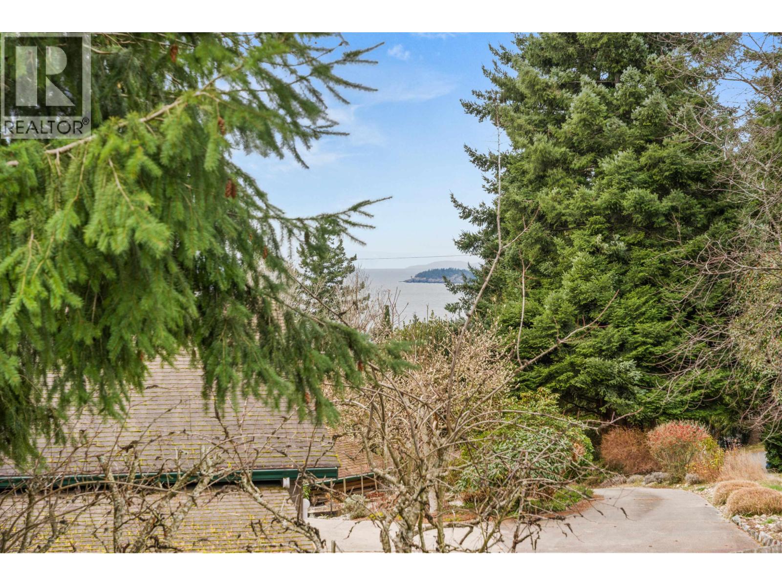 4967 LAUREL AVENUE, Sechelt