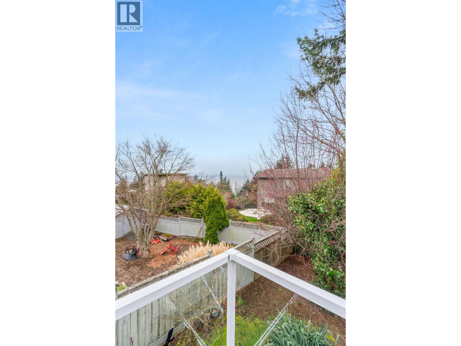 4967 LAUREL AVENUE, Sechelt