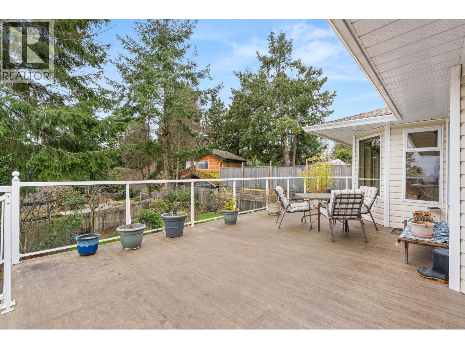4967 LAUREL AVENUE, Sechelt