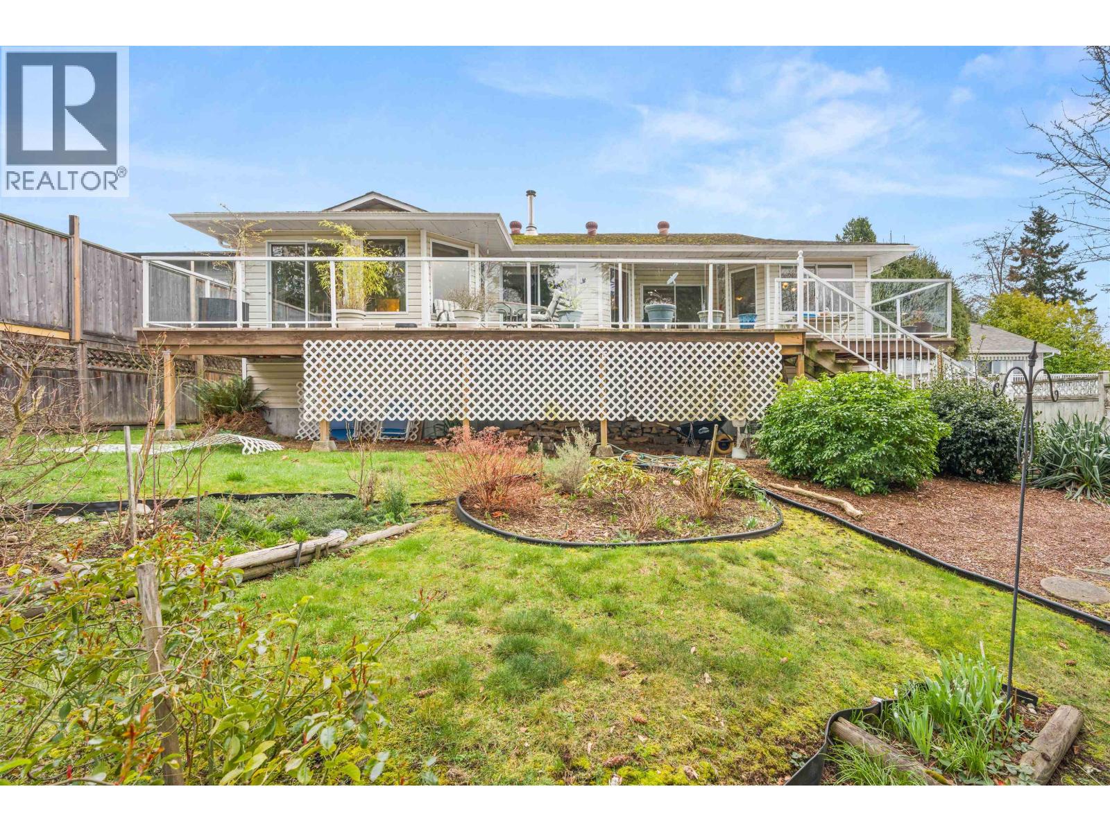 4967 LAUREL AVENUE, Sechelt