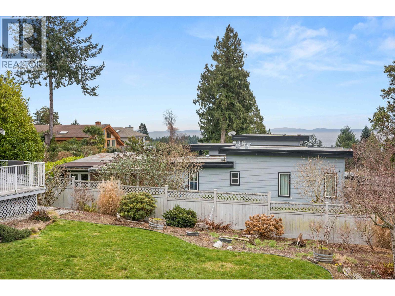 4967 LAUREL AVENUE, Sechelt