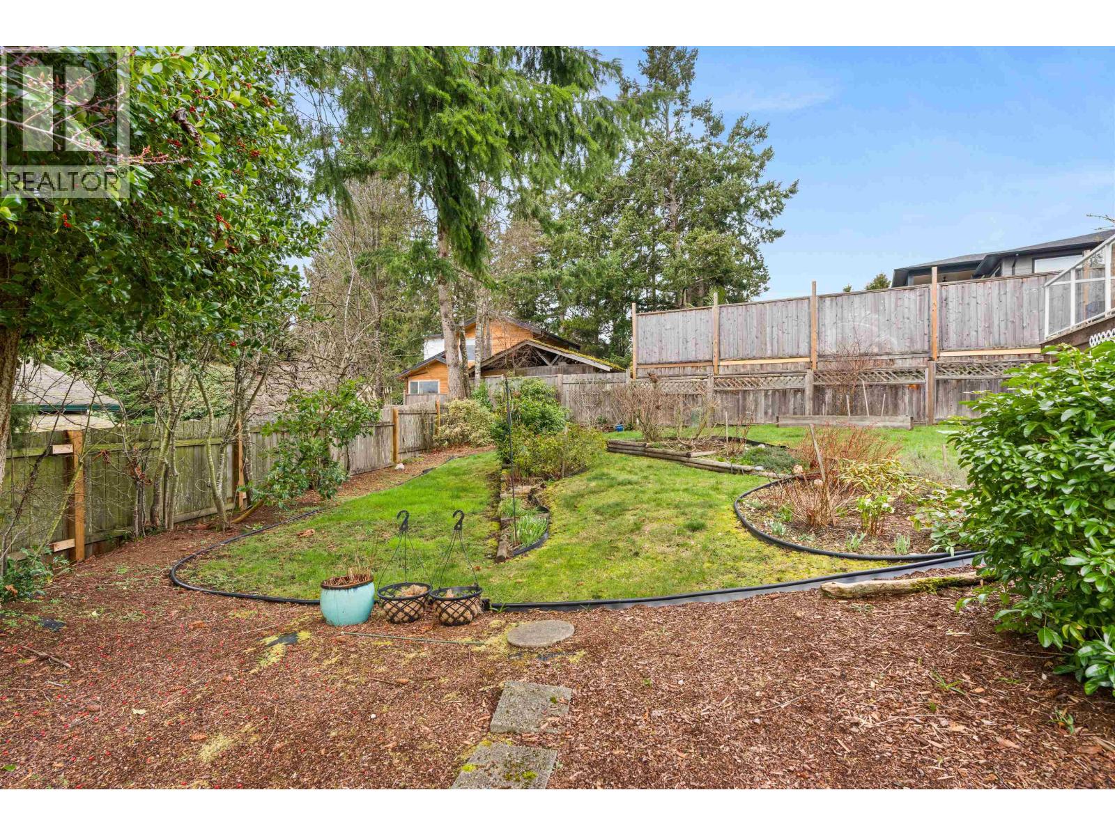 4967 LAUREL AVENUE, Sechelt