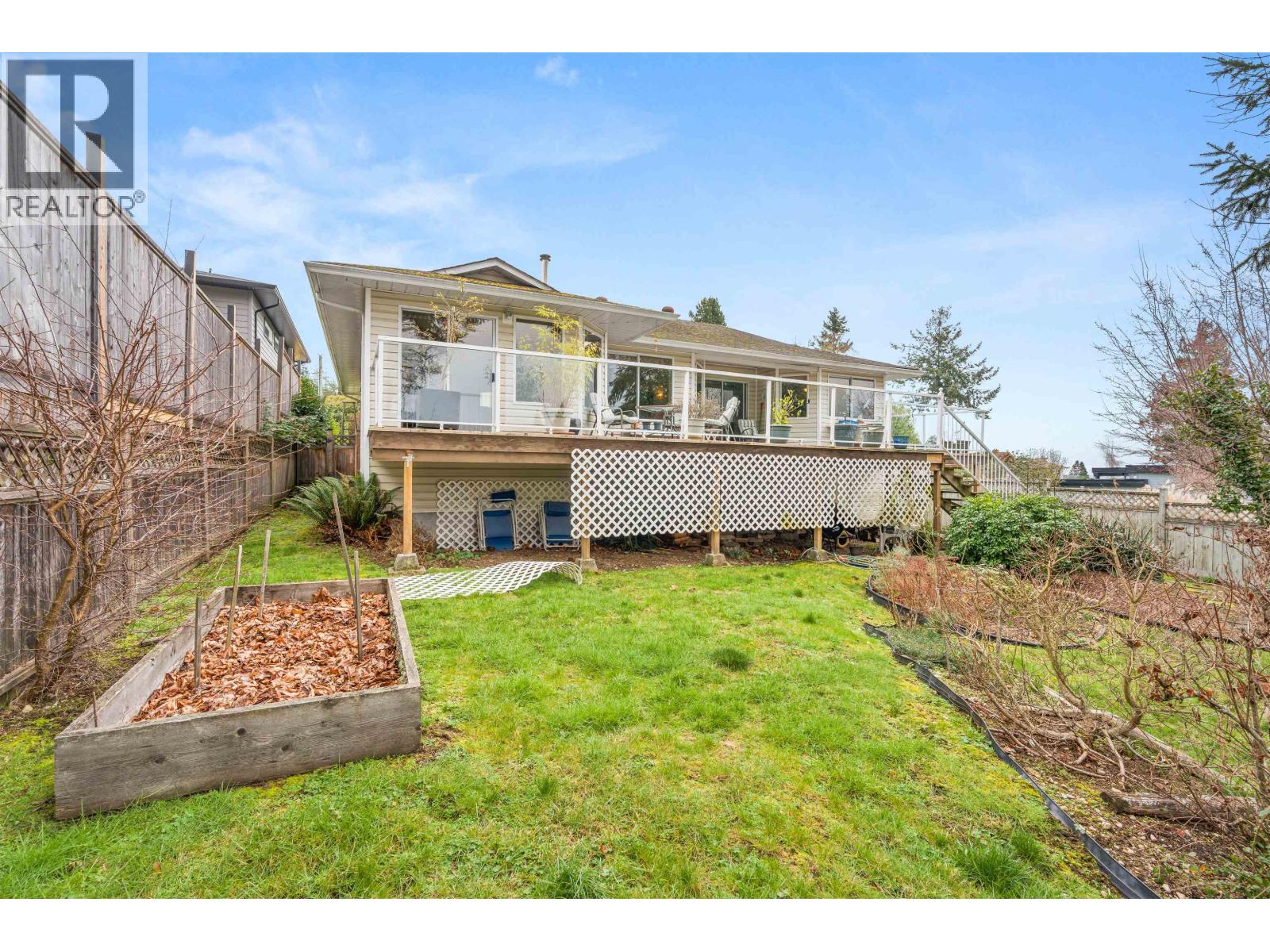4967 LAUREL AVENUE, Sechelt