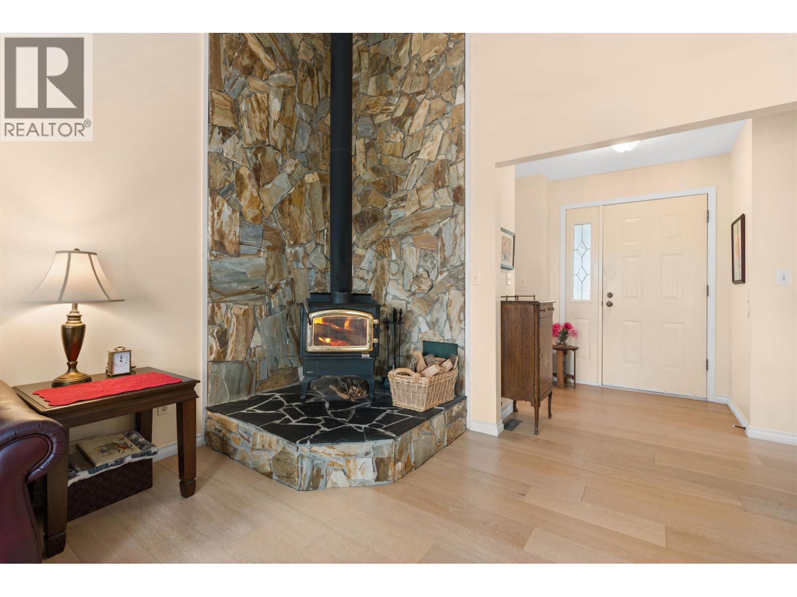 4967 LAUREL AVENUE, Sechelt