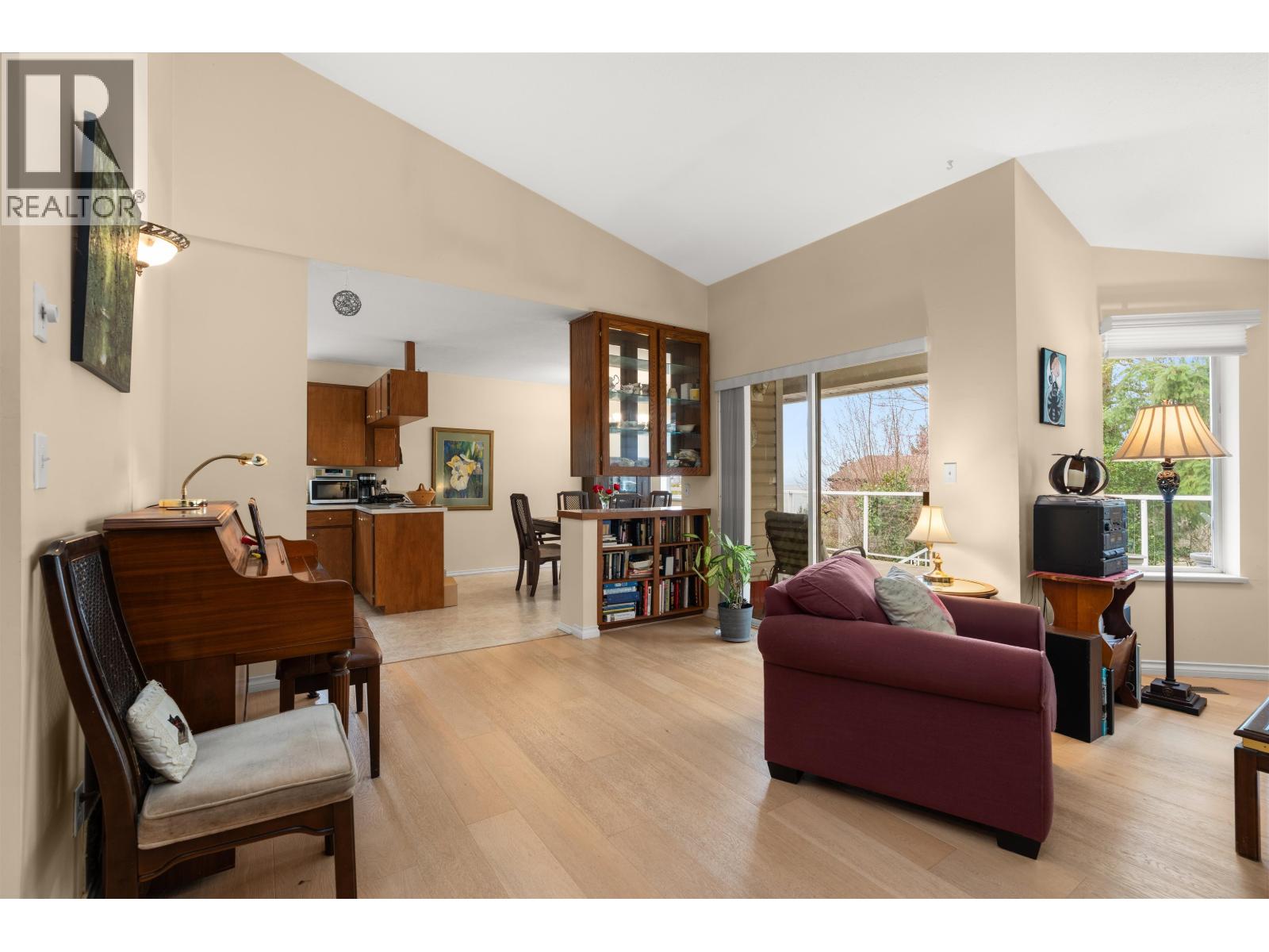 4967 LAUREL AVENUE, Sechelt