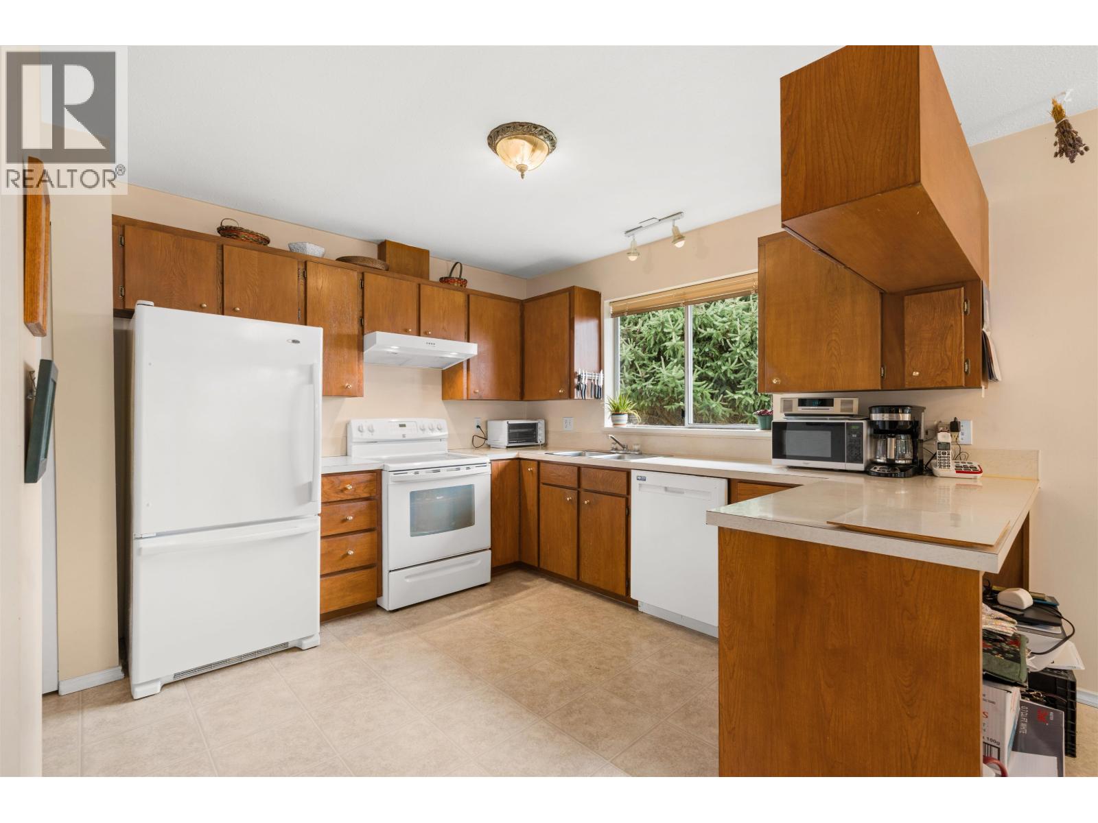 4967 LAUREL AVENUE, Sechelt