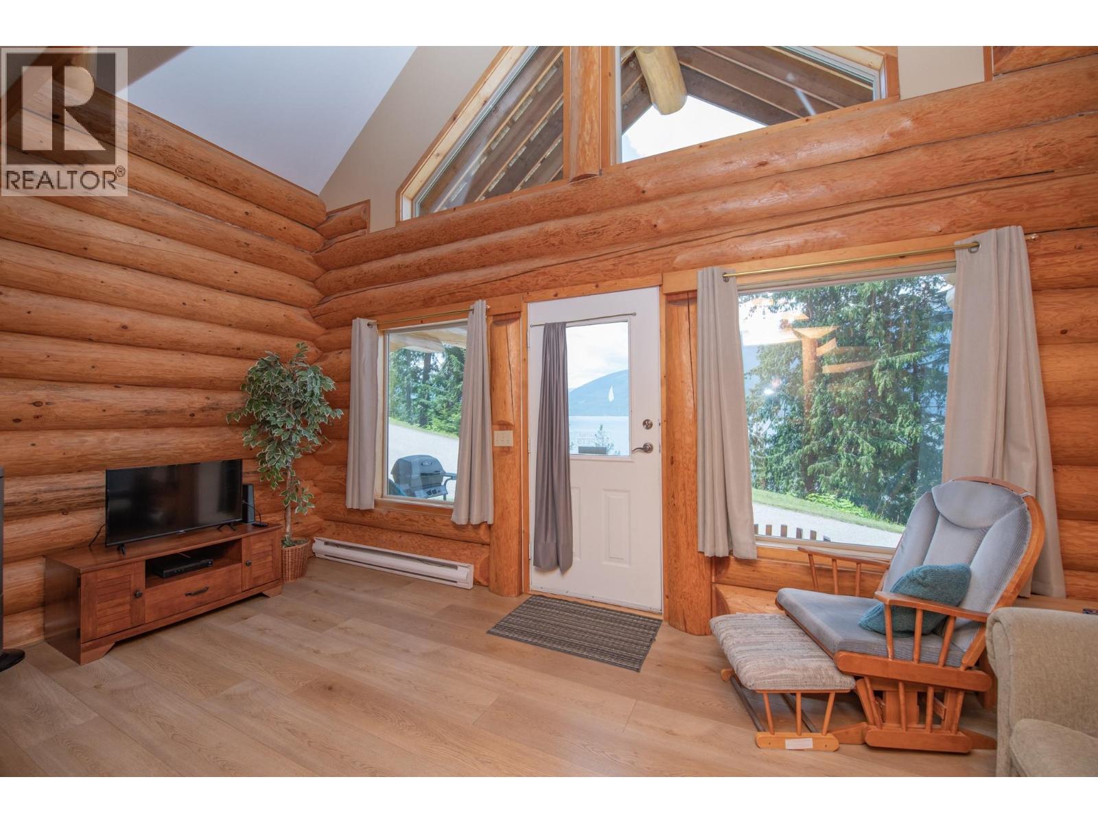  1710 6 Highway, Nakusp