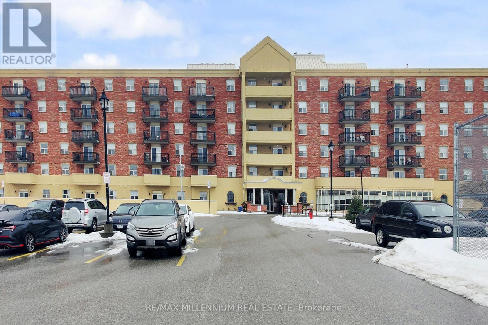 7373 Martingrove Unit 619 photo 3